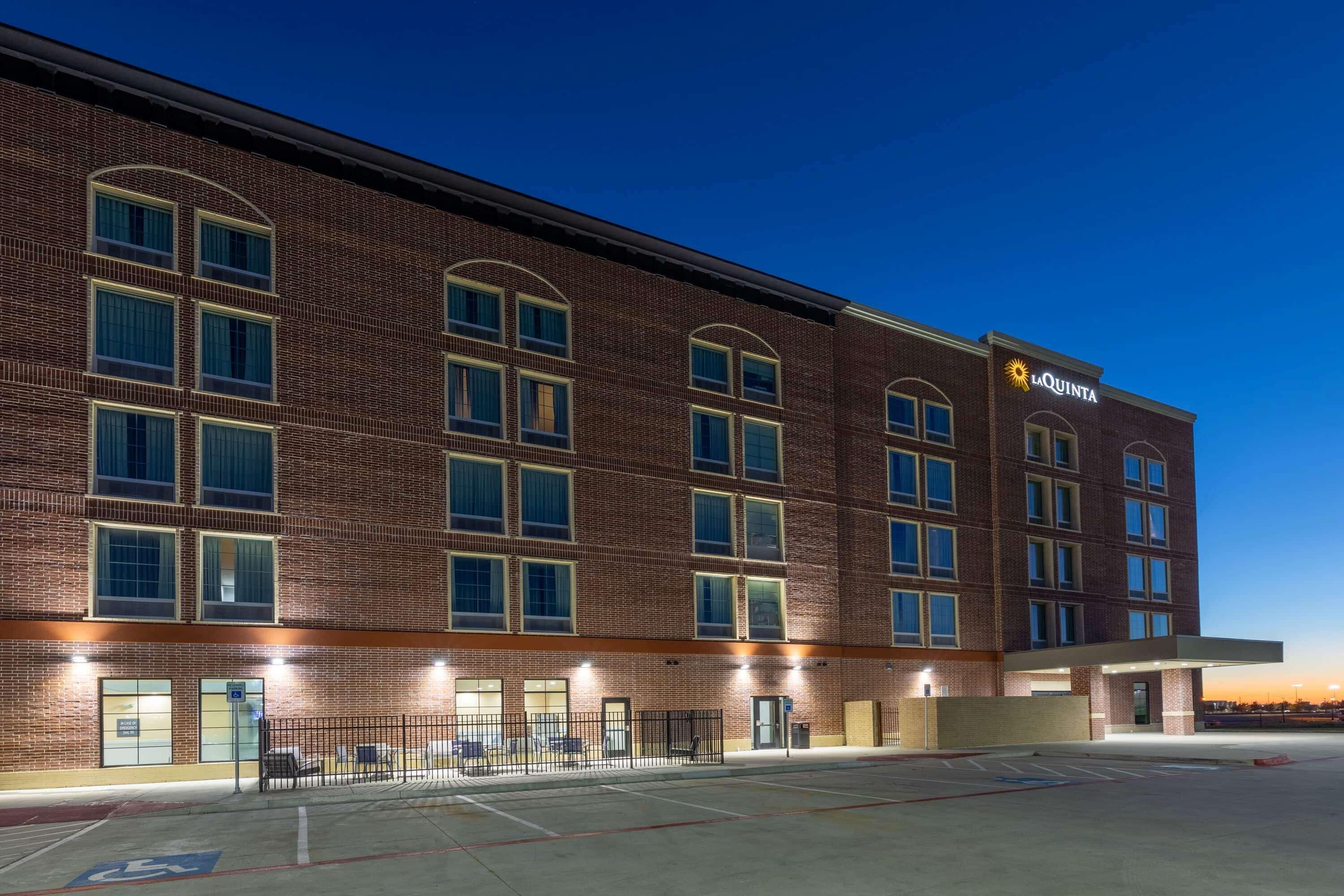 La Quinta Inn & Suites By Wyndham Dallas - Frisco Stadium Luaran gambar